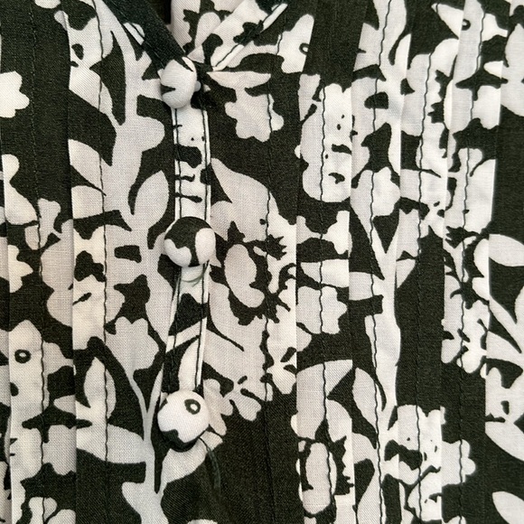 FUN TO FUN BLOUSE.SIZE S. NWOT. - Picture 6 of 7